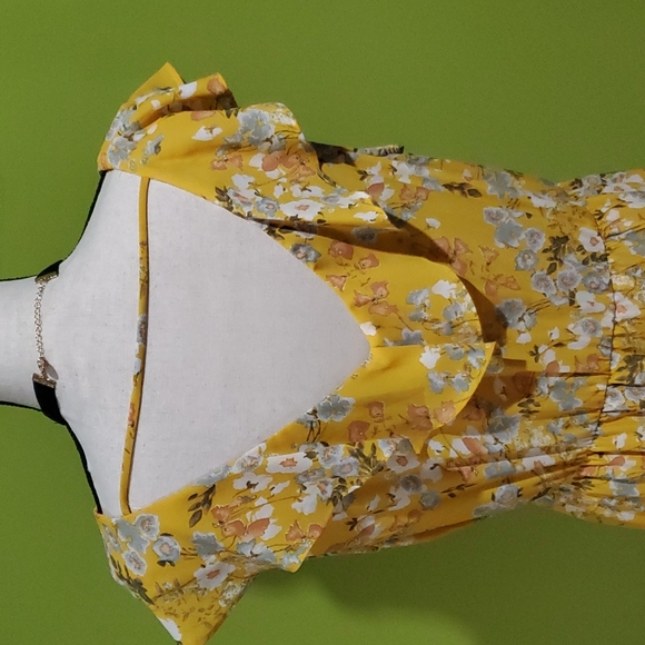 Dress - Picture 3 of 10